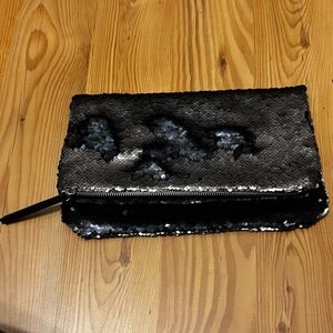 Stella & Dot Margeaux sequined two tone clutch zip purse silver black sequin